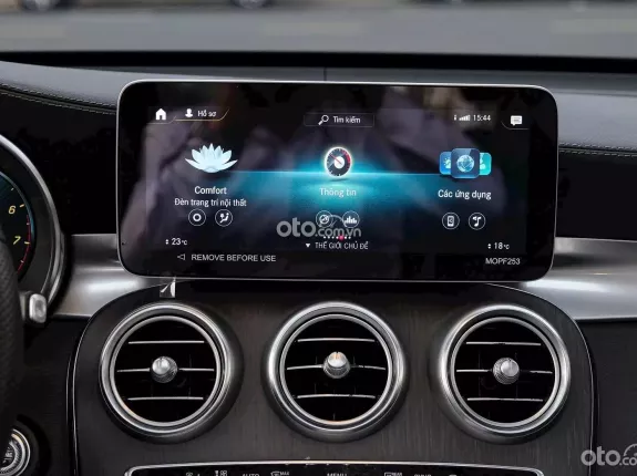 Mercedes-Benz GLC 300 4Matic V1 2022 - Cửa sổ trời toàn cảnh, camera 360
