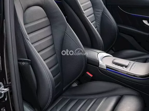 Mercedes-Benz GLC 300 4Matic V1 2022 - Cửa sổ trời toàn cảnh, camera 360