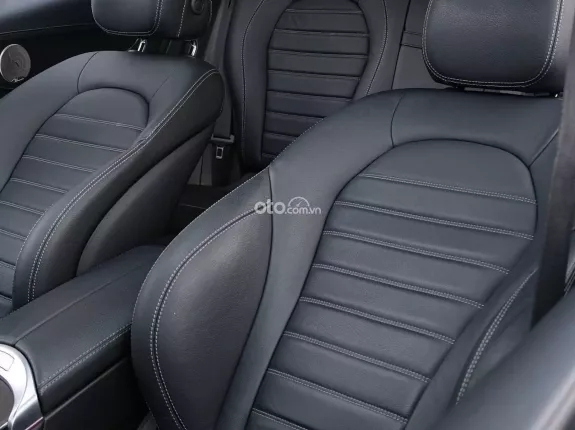 Mercedes-Benz GLC 300 4Matic V1 2022 - Cửa sổ trời toàn cảnh, camera 360