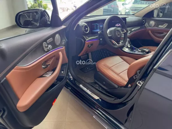 Mercedes-Benz E300 AMG 2018 - Mercedes E300 AMG 2018 siêu lướt 36.000km cực đẹp