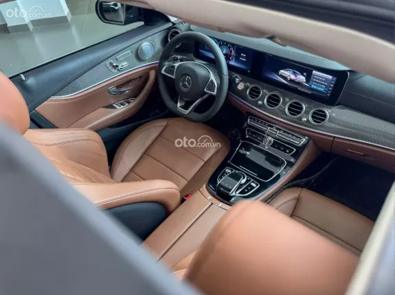 Mercedes-Benz E300 AMG 2018 - Mercedes E300 AMG 2018 siêu lướt 36.000km cực đẹp