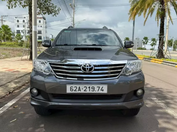 Toyota Fortuner 2.4 MT 4x2 2014 - Phom lỗ mũi số sàn máy dầu bền lành giữ dáng qua thời gian