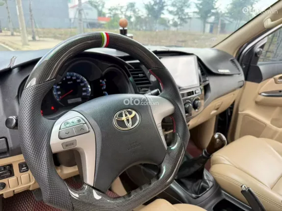 Toyota Fortuner 2.4 MT 4x2 2014 - Phom lỗ mũi số sàn máy dầu bền lành giữ dáng qua thời gian