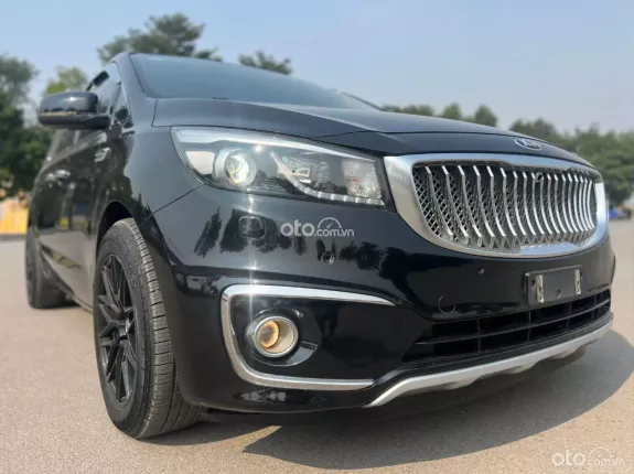 Kia Sedona 2.2 DAT 2018 - Gầm sáng, máy số zin từ giàn cò