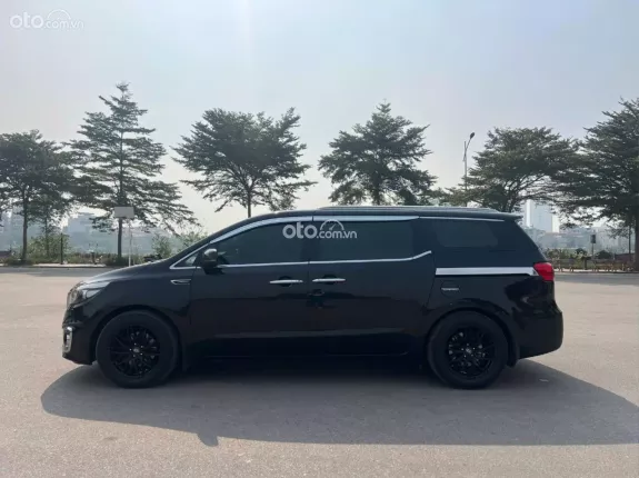 Kia Sedona 2.2 DAT 2018 - Gầm sáng, máy số zin từ giàn cò