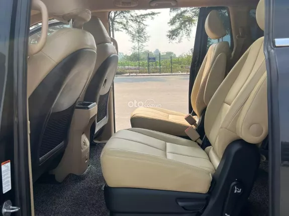 Kia Sedona 2.2 DAT 2018 - Gầm sáng, máy số zin từ giàn cò