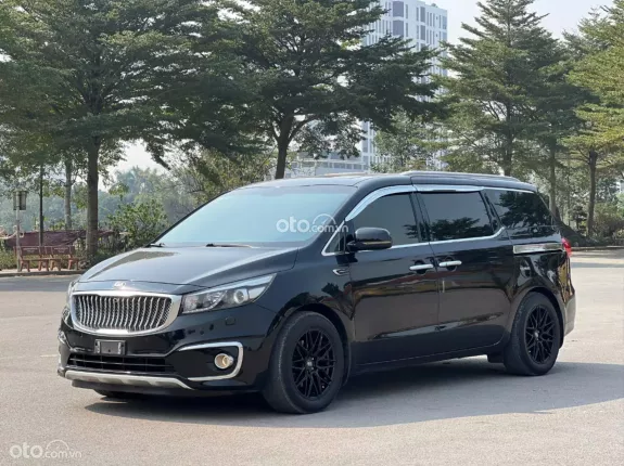 Kia Sedona 2.2 DAT 2018 - Gầm sáng, máy số zin từ giàn cò