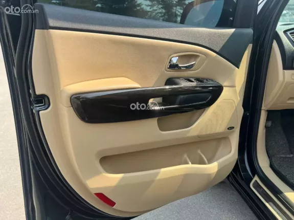 Kia Sedona 2.2 DAT 2018 - Gầm sáng, máy số zin từ giàn cò