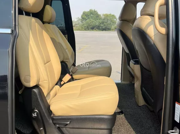 Kia Sedona 2.2 DAT 2018 - Gầm sáng, máy số zin từ giàn cò