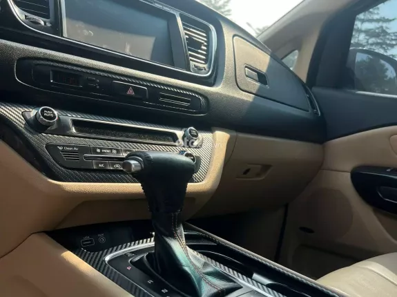 Kia Sedona 2.2 DAT 2018 - Gầm sáng, máy số zin từ giàn cò