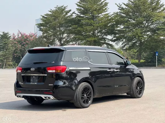 Kia Sedona 2.2 DAT 2018 - Gầm sáng, máy số zin từ giàn cò