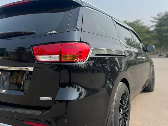 Kia Sedona 2.2 DAT 2018 - Gầm sáng, máy số zin từ giàn cò