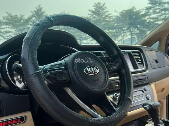 Kia Sedona 2.2 DAT 2018 - Gầm sáng, máy số zin từ giàn cò