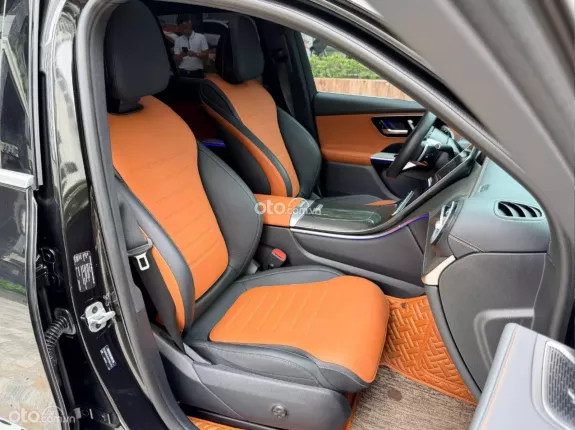 Mercedes-Benz GLC 300 4Matic V1 2023 - Xe đăng ký lần đầu tháng 11/2024