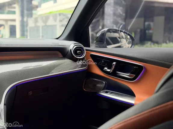 Mercedes-Benz GLC 300 4Matic V1 2023 - Xe đăng ký lần đầu tháng 11/2024