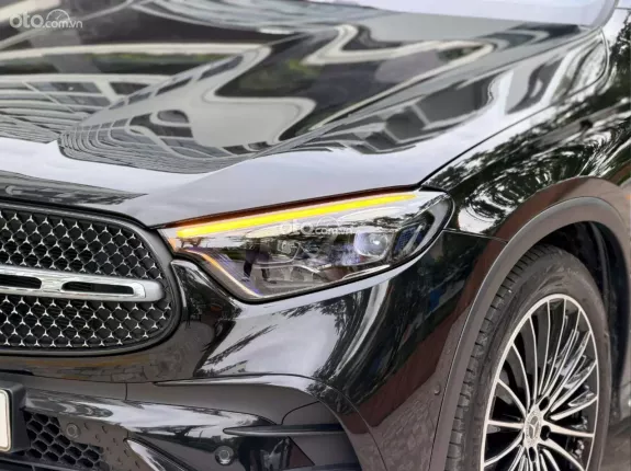 Mercedes-Benz GLC 300 4Matic V1 2023 - Xe đăng ký lần đầu tháng 11/2024