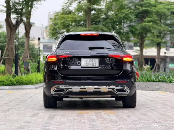 Mercedes-Benz GLC 300 4Matic V1 2023 - Xe đăng ký lần đầu tháng 11/2024