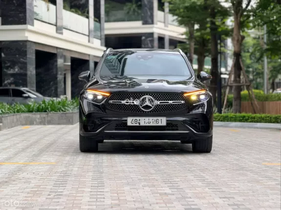 Mercedes-Benz GLC 300 4Matic V1 2023 - Xe đăng ký lần đầu tháng 11/2024