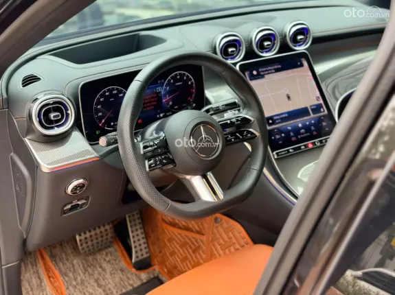 Mercedes-Benz GLC 300 4Matic V1 2023 - Xe đăng ký lần đầu tháng 11/2024