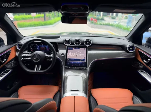 Mercedes-Benz GLC 300 4Matic V1 2023 - Xe đăng ký lần đầu tháng 11/2024