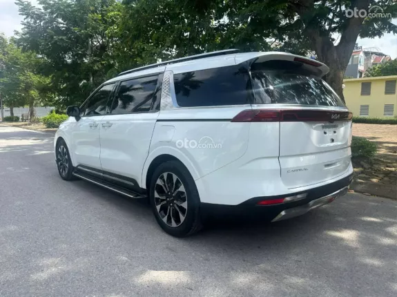 Kia Carnival 2.2D Premium 2023 - Nội ngoại thất còn mới tinh