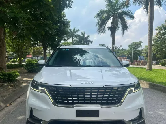 Kia Carnival 2.2D Premium 2023 - Nội ngoại thất còn mới tinh