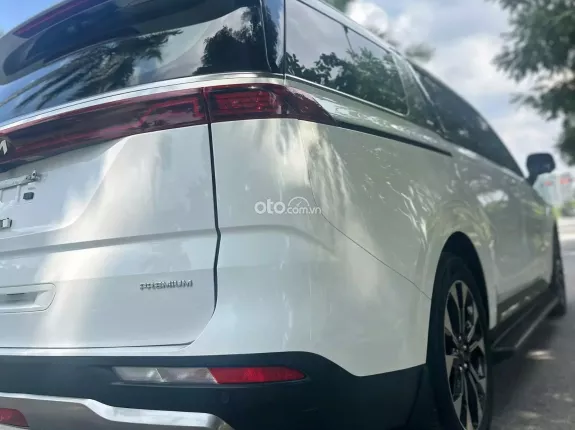 Kia Carnival 2.2D Premium 2023 - Nội ngoại thất còn mới tinh