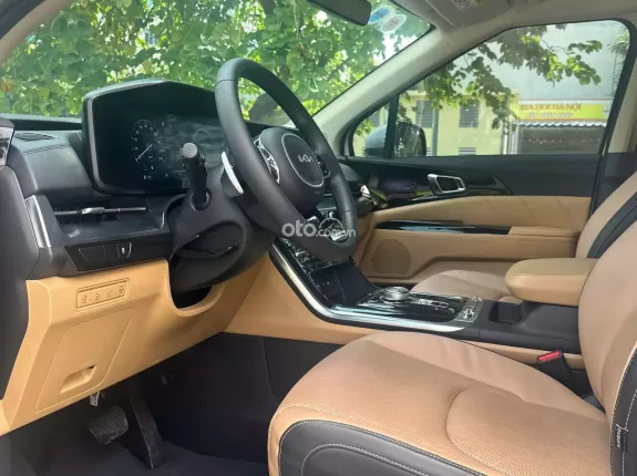 Kia Carnival 2.2D Premium 2023 - Nội ngoại thất còn mới tinh