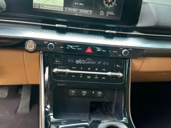 Kia Carnival 2.2D Premium 2023 - Nội ngoại thất còn mới tinh