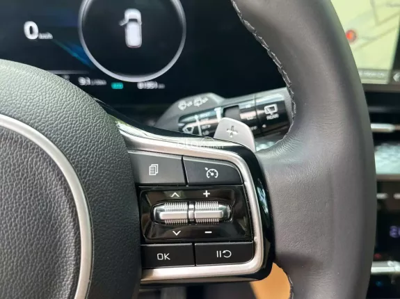 Kia Carnival 2.2D Premium 2023 - Nội ngoại thất còn mới tinh