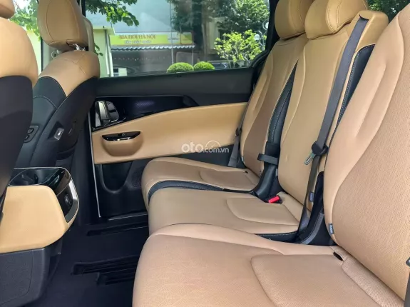 Kia Carnival 2.2D Premium 2023 - Nội ngoại thất còn mới tinh
