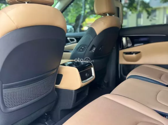 Kia Carnival 2.2D Premium 2023 - Nội ngoại thất còn mới tinh