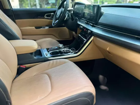 Kia Carnival 2.2D Premium 2023 - Nội ngoại thất còn mới tinh