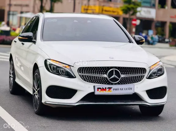 Mercedes-Benz C300 AMG 2018 - Trắng Ngọc Trinh bao đẹp