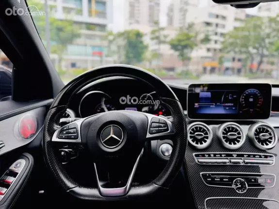 Mercedes-Benz C300 AMG 2018 - Trắng Ngọc Trinh bao đẹp