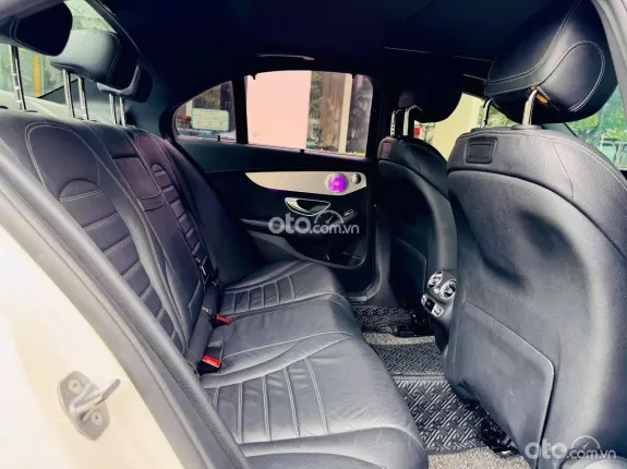 Mercedes-Benz C300 AMG 2018 - Trắng Ngọc Trinh bao đẹp