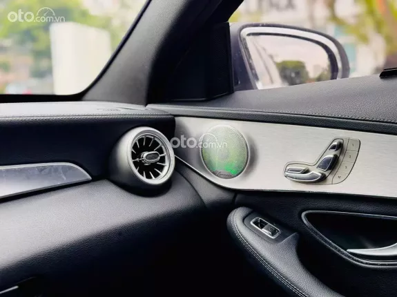 Mercedes-Benz C300 AMG 2018 - Trắng Ngọc Trinh bao đẹp
