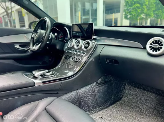 Mercedes-Benz C300 AMG 2019 - Màu Trắng - GIÁ CỰC TỐT