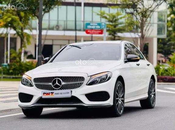 Mercedes-Benz C300 AMG 2018 - Trắng Ngọc Trinh bao đẹp