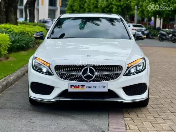 Mercedes-Benz C300 AMG 2019 - Màu Trắng - GIÁ CỰC TỐT