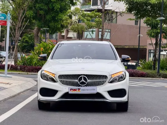 Mercedes-Benz C300 AMG 2018 - Trắng Ngọc Trinh bao đẹp