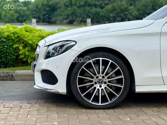 Mercedes-Benz C300 AMG 2019 - Màu Trắng - GIÁ CỰC TỐT