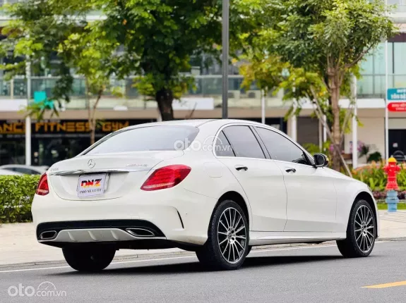 Mercedes-Benz C300 AMG 2018 - Trắng Ngọc Trinh bao đẹp