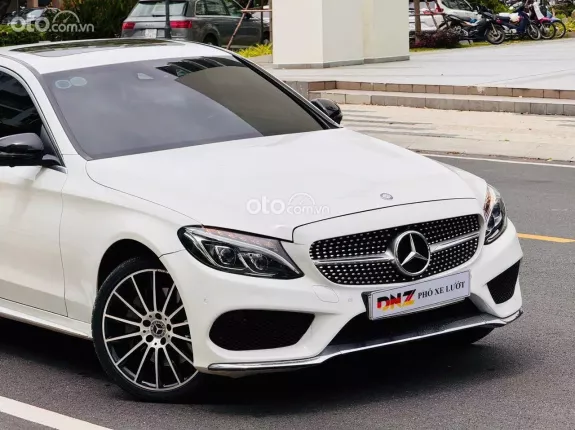 Mercedes-Benz C300 AMG 2018 - Trắng Ngọc Trinh bao đẹp