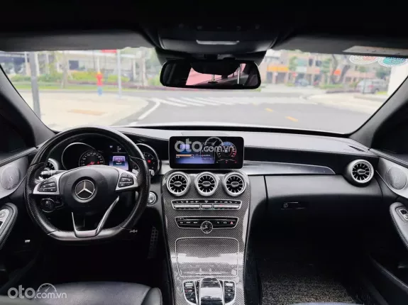 Mercedes-Benz C300 AMG 2018 - Trắng Ngọc Trinh bao đẹp