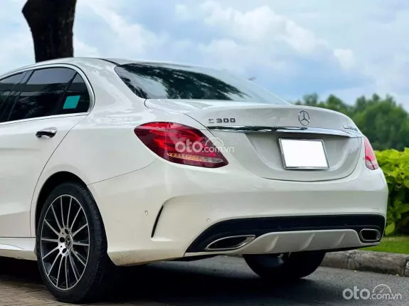 Mercedes-Benz C300 AMG 2019 - Màu Trắng - GIÁ CỰC TỐT