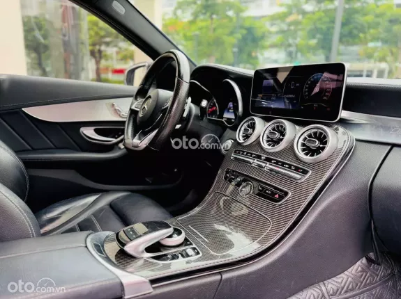 Mercedes-Benz C300 AMG 2018 - Trắng Ngọc Trinh bao đẹp
