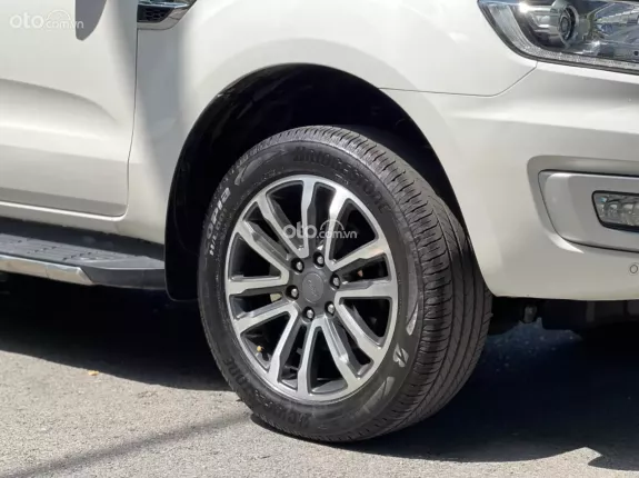 Ford Everest Titanium 2.0 AT 4x2 2019 - Ford Everest Titanium 2.0L 4x2 AT 2019
