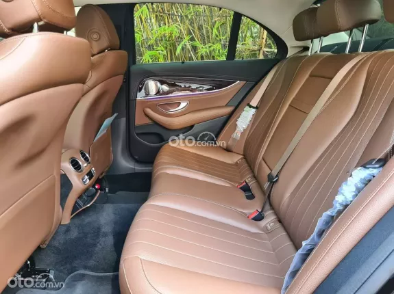 Mercedes-Benz E200 Exclusive V1 2024 - ĐEN NÂU CHÍNH HÃNG - GIÁ CỰC SỐC