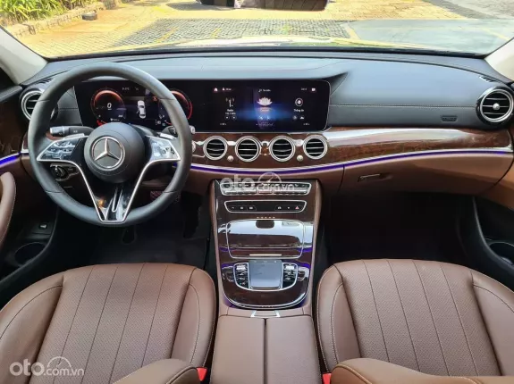 Mercedes-Benz E200 Exclusive V1 2024 - ĐEN NÂU CHÍNH HÃNG - GIÁ CỰC SỐC